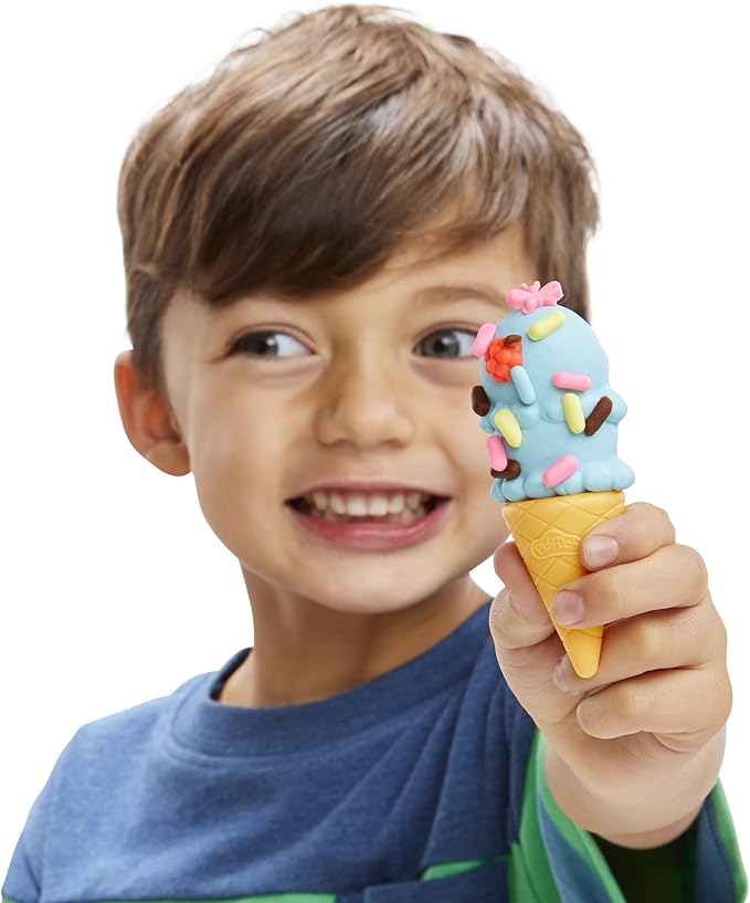 Play-Doh Peppa's Ice Cream Playset with Truck, Peppa Pig and George Figures, and 5 Non-Toxic Modeling Compound Cans, Toy for Kids 3 Years and Up