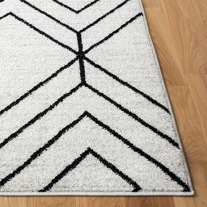 SAFAVIEH Adirondack Collection Accent Rug - 4' x 6', Light Grey & Black, Modern Geometric Design, Non-Shedding & Easy Care, Ideal for High Traffic Areas in Entryway, Living Room, Bedroom (ADR241F)