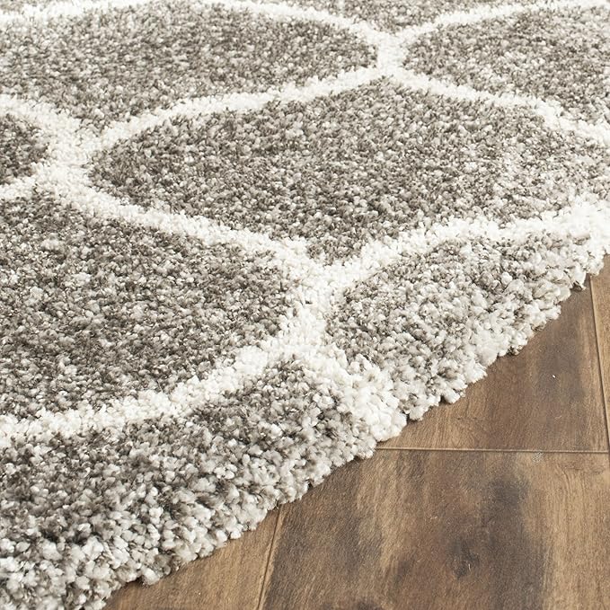 SAFAVIEH Hudson Shag Collection 5' Round Grey/Ivory SGH280B Moroccan Ogee Trellis Non-Shedding Living Room Bedroom Dining Room Entryway Plush 2-inch Thick Area Rug