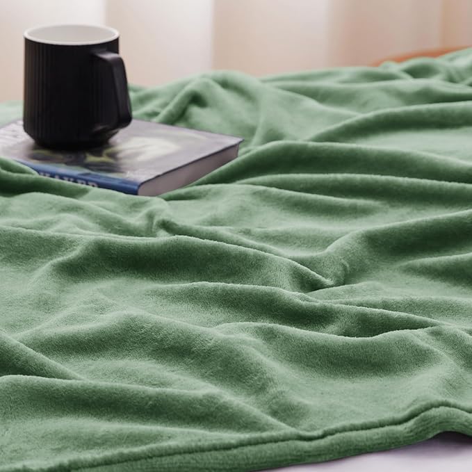 CozyLux Fleece Blanket Throw XL Forest Green - 300GSM Soft Lightweight Microfiber Flannel Blankets for Travel Camping Chair and Sofa, Fuzzy Blanket for Kids, Cozy Luxury Plush Bed Blankets, Green