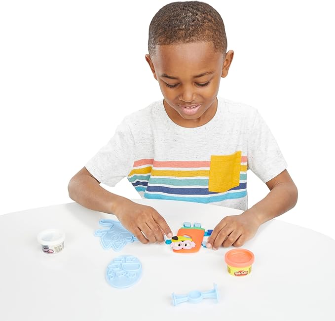 Play-Doh Bluey Make 'n Mash Costumes Playset for Kids 3 Years and Up with 11 Cans of Modeling Compound, Non-Toxic