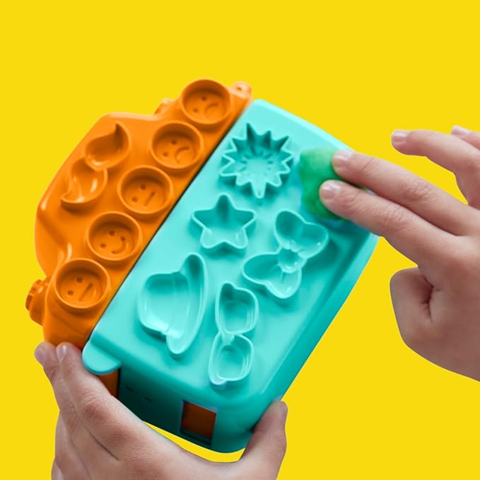 Play-Doh Photo Fun Starter Set, Kids Camera Toy for Pretend Play, Arts & Crafts for Girls & Boys 2+ with 7 Accessories & Playmat