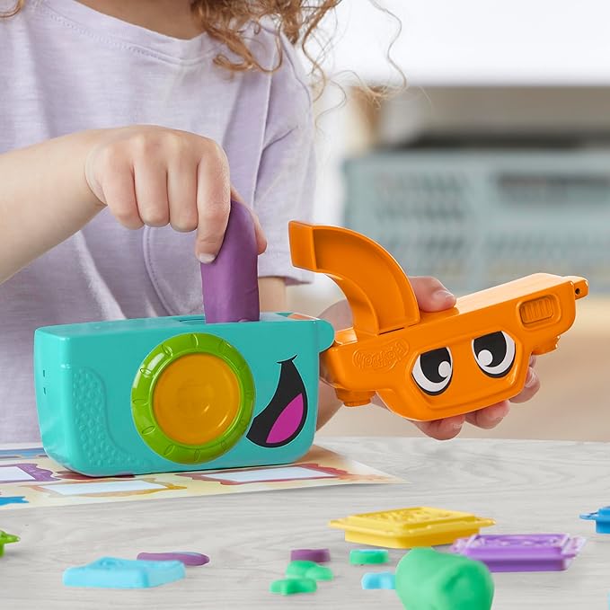 Play-Doh Photo Fun Starter Set, Kids Camera Toy for Pretend Play, Arts & Crafts for Girls & Boys 2+ with 7 Accessories & Playmat