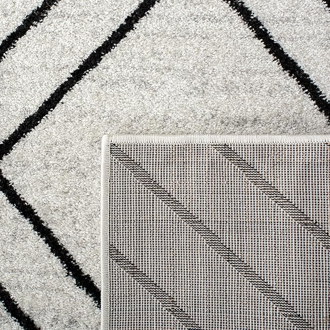 SAFAVIEH Adirondack Collection Accent Rug - 4' x 6', Light Grey & Black, Modern Geometric Design, Non-Shedding & Easy Care, Ideal for High Traffic Areas in Entryway, Living Room, Bedroom (ADR241F)